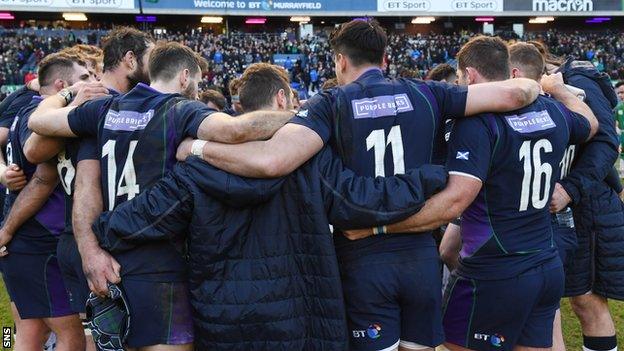 Scotland rugby team huddle