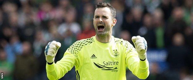 Aberdeen goalkeeper Joe Lewis