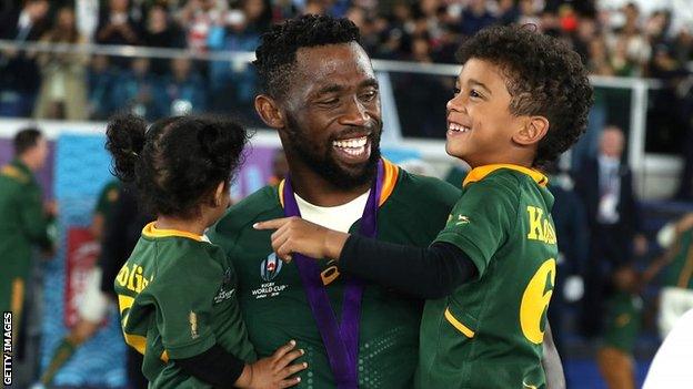 Siya Kolisi with his children