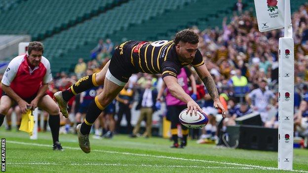 Jack Oulton scores a try
