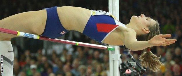 Isobel Pooley in action at the 2016 World Indoor Championships