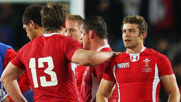 Leigh Halfpenny is consoled by Jonathan Davies after the 2011 World Cup semi-final loss to France