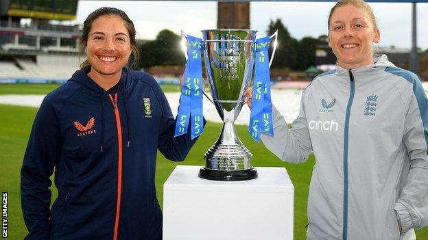 South Africa skipper Sune Luus and England captain Heather Knight with the Test series trophy