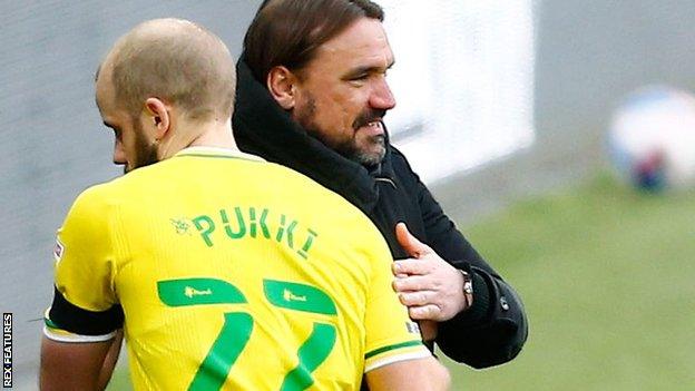 Teemu Pukki (left) with Daniel Farke