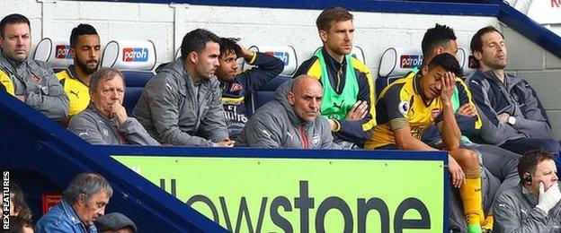 Alexis Sanchez (second from right) and Petr Cech (right)