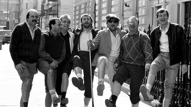 Willie Thorne (left) with the Matchroom Mob