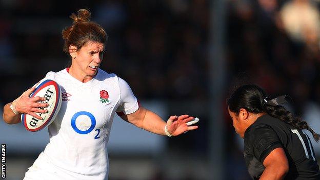 Sarah Hunter playing for England