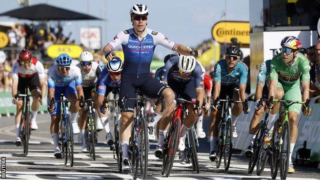 Tour de France 2022 Fabio Jakobsen edges sprint finish to win stage two BBC Sport