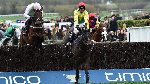 Sizing John wins the 2017 Gold Cup