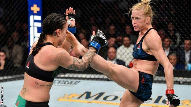 Holly Holm beats Raquel Pennington