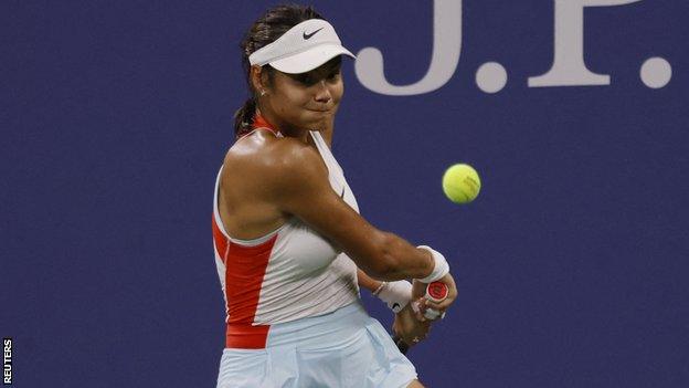 Emma Raducanu in action against Alize Cornet during day two of the 2022 US Open
