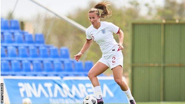 Maya Le Tissier playing for England under-23s squad against Netherlands under-23s