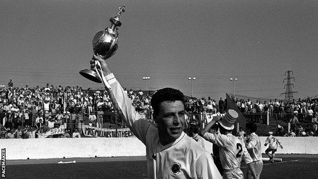 Paul Hardy holds the Irish Cup aloft after Ballymena United's 1989 triumph