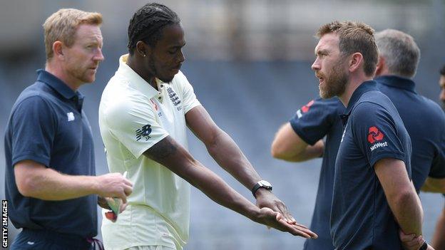 England bowler Jofra Archer (centre)