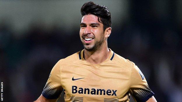 Eduardo Herrera in action for Pumas