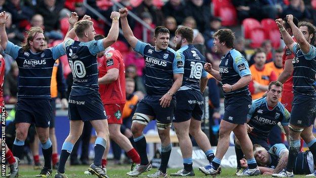 Cardiff Blues celebrate beating Scarlets