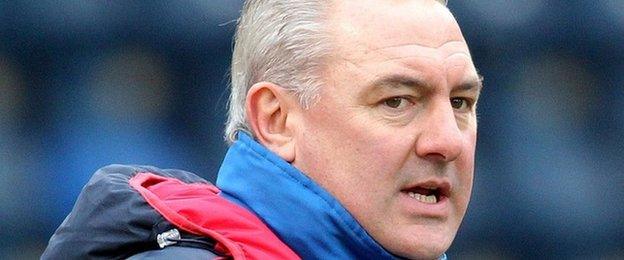 Former London Irish, Newcastle and Bath boss Gary Gold is scheduled to start his new job with Worcester Warriors early on Monday morning