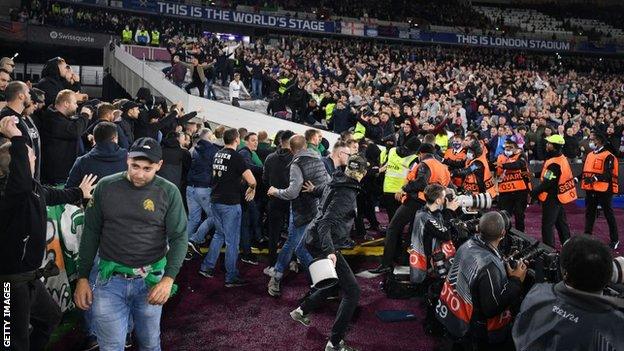 Police were needed to deescalate tensions between Rapid Vienna and West Ham fans