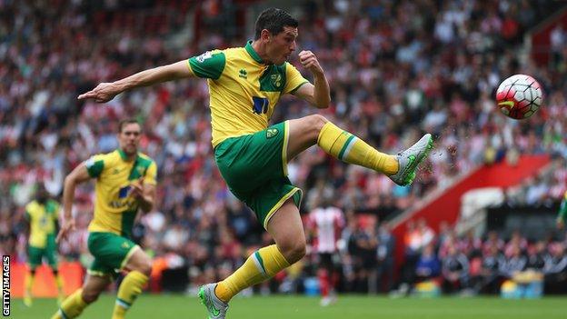 Graham Dorrans in action for Norwich