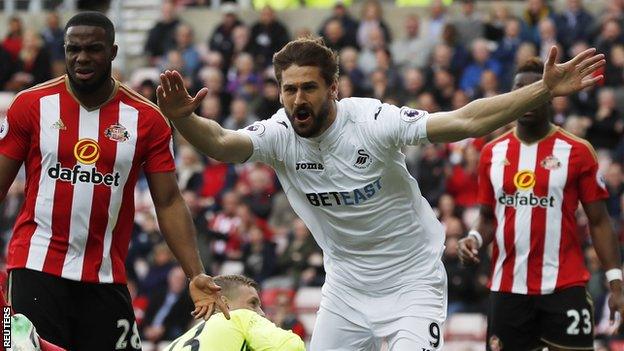 Fernando Llorente celebrates scoring