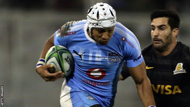 Bulls wing Travis Ismaiel in action against Jaguares centre Jeronimo De La Fuente (R)