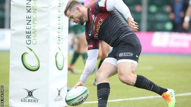 Elliot Daly scoring for Saracens