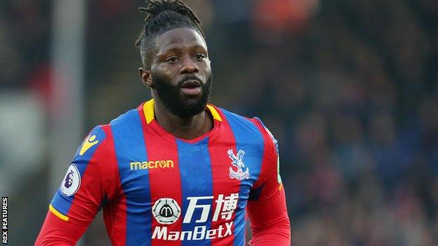 Bakary Sako in action for Crystal Palace