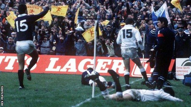 Scotland's Matt Duncan scores a try against Englandin 1986