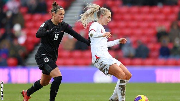 Nicole Billa of Austria and Alex Greenwood of England at the Stadium of Light