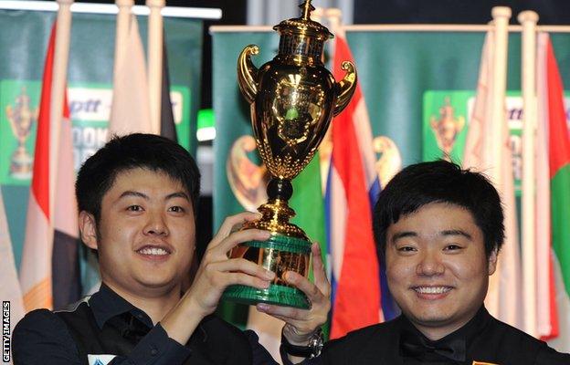 Ding Junhui and Liang Wenbo