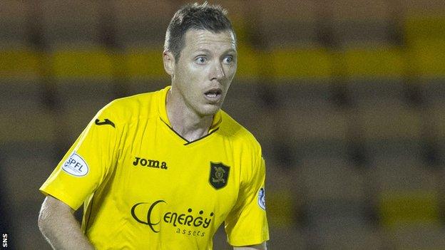 Burton O'Brien in action for Livingston