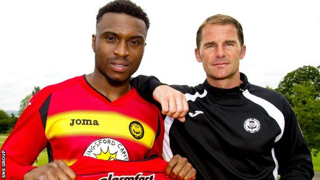 David Amoo with Partick Thistle manager Alan Archibald