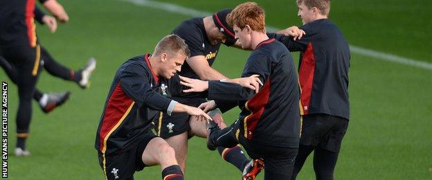 Rhys Patchell and Gareth Anscombe