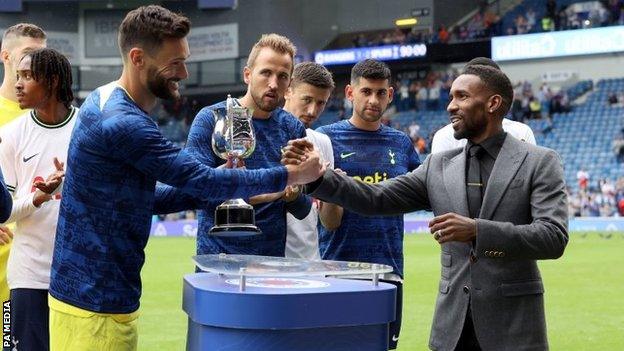 Tottenham Hotspur with the Walter Tull Trophy