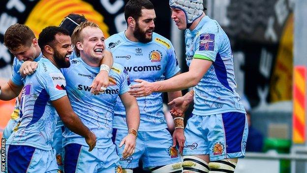 Tom O'Flaherty of Exeter Chiefs celebrates scoring his side's third try of the game
