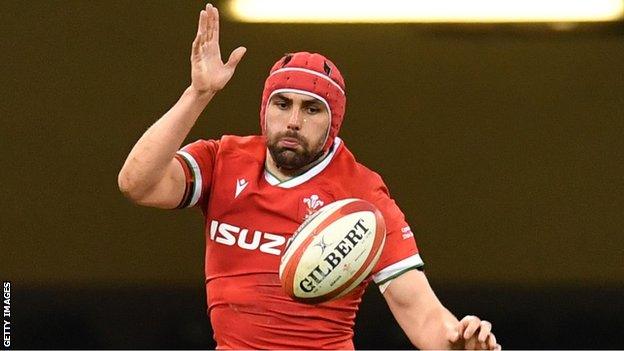 Cory Hill wins a line-out for Wales