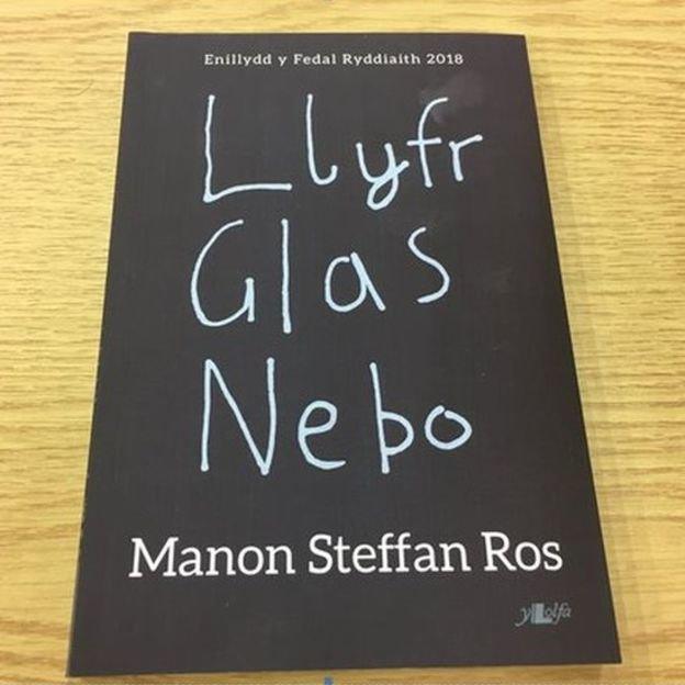 Clawr Llyfr Glas Nebo