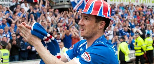 Barry Ferguson celebrates with Rangers fans