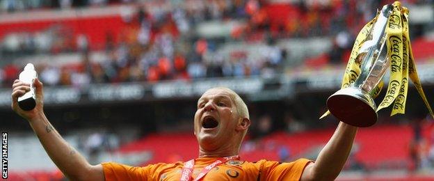 Dean Windass celebrates promotion with Hull City