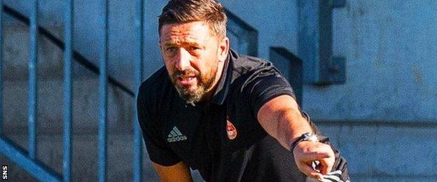 Derek McInnes makes a point to his side during their defeat by Fola Esch