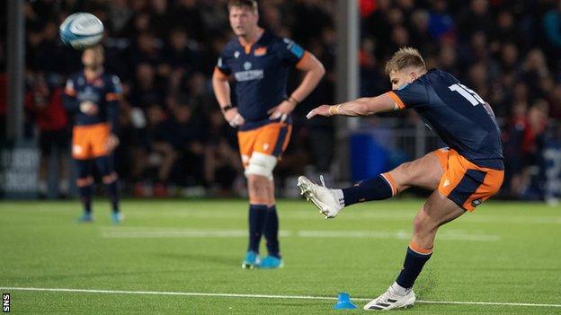 Jaco van der Walt kicks a penalty