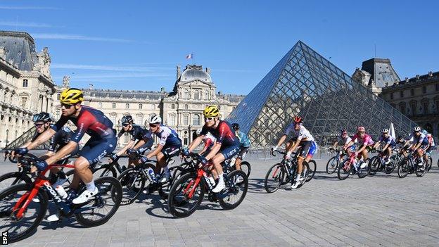 Geraint Thomas and the peloton enjoy the final day's grand arrival in Paris