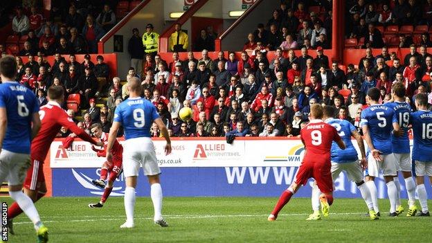 James Maddison scores with a fabulous 90th-minute free kick