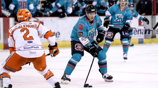 Patrick Mullen (centre) in action during his previous Giants stint in the 2019-20 season