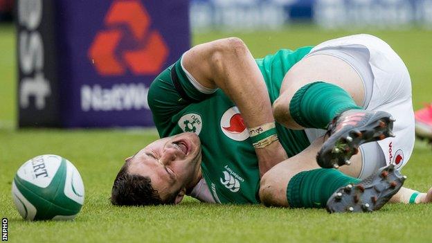 Robbie Henshaw sustained a shoulder injury