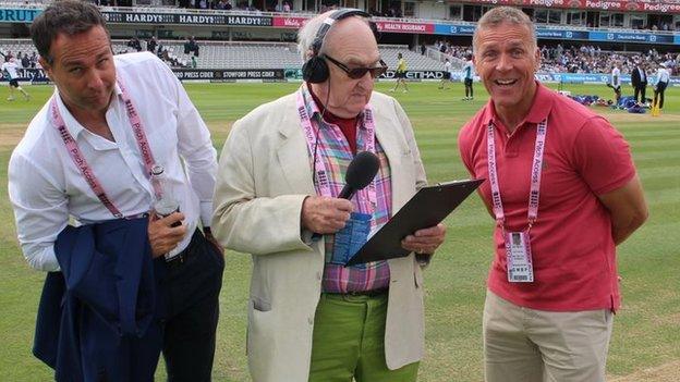 Blofeld joined in the middle by former England captains Michael Vaughan and Alec Stewart