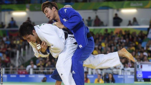 Mexico's Eduardo Avila Sanchez and Korea's Lee Jung-min in action in Rio