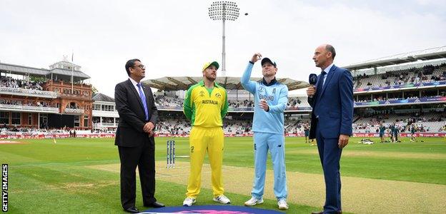 Eoin Morgan at the toss