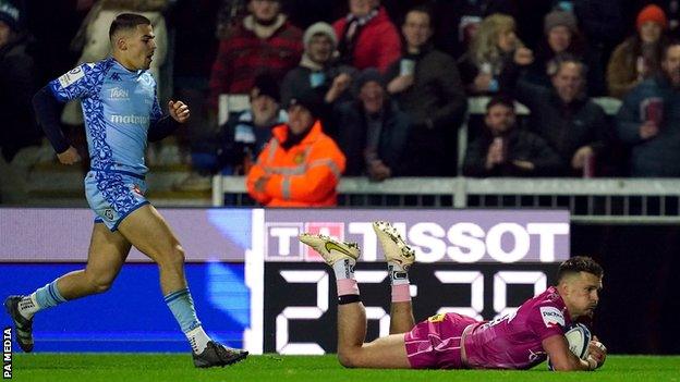 Henry Slade scores for Exeter against Castres