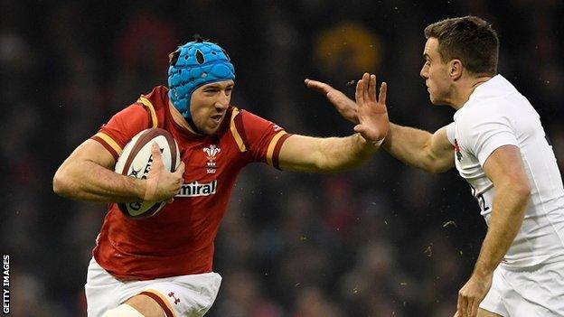 justin Tipuric takes on England's George Ford